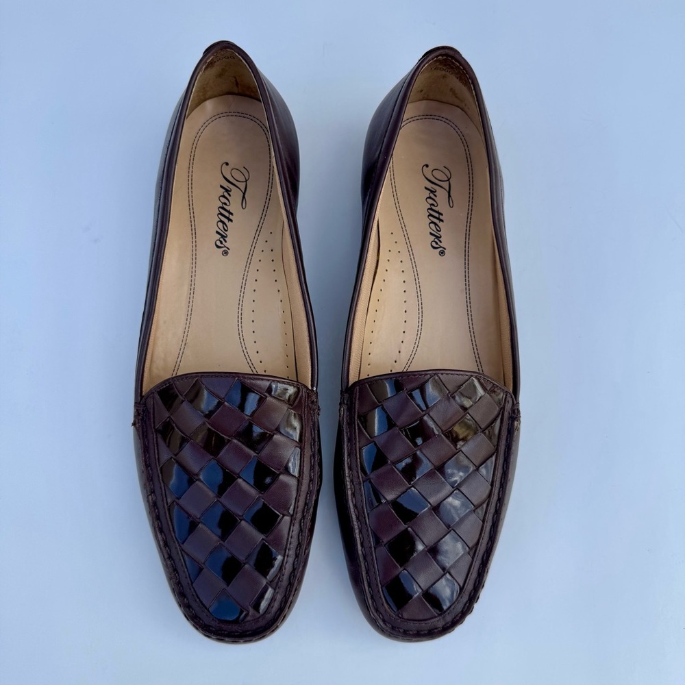 Trotters Women’s Brown Leather Loafers. No slip rubber sole. Size- 8.5 M